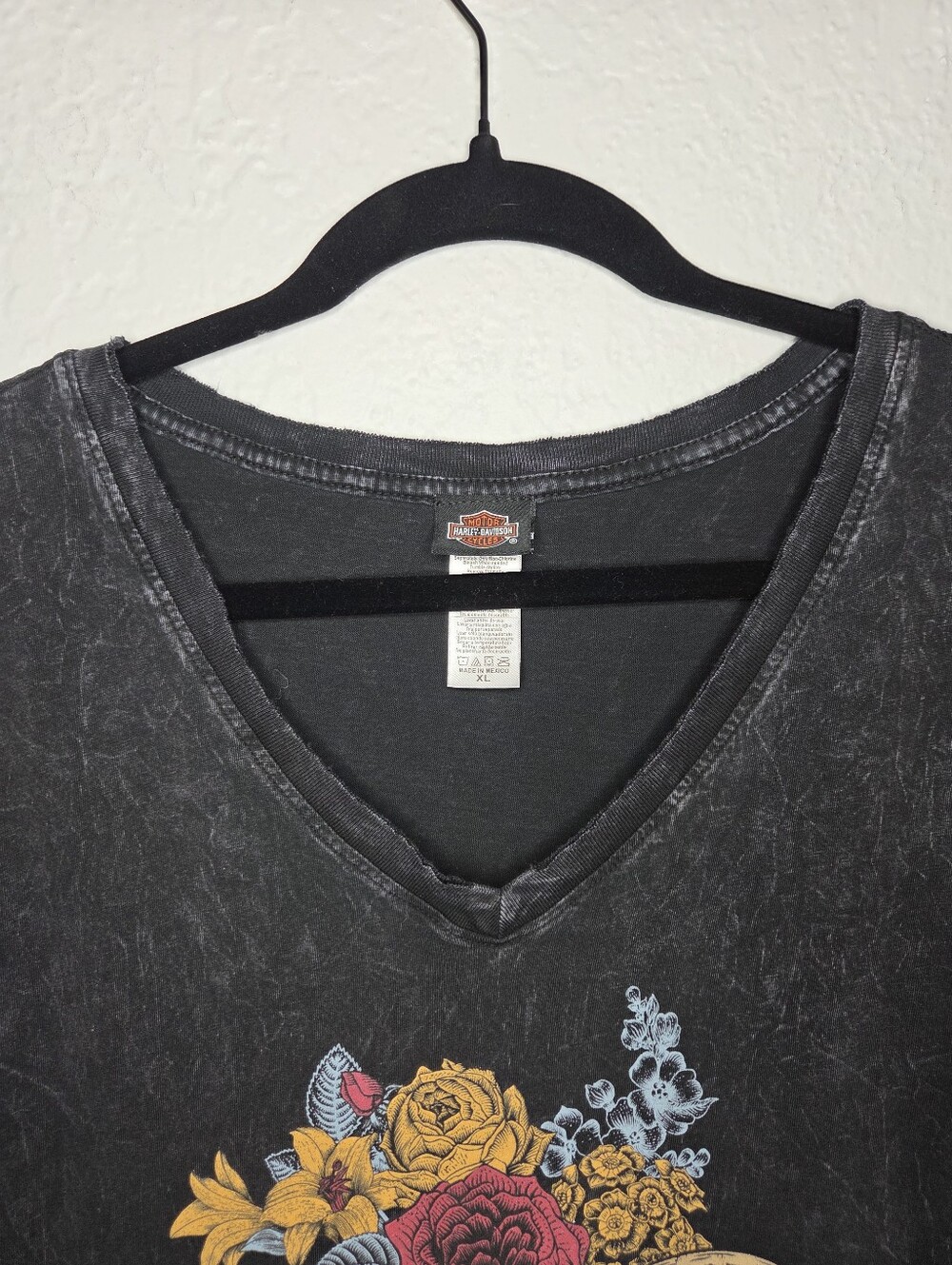 Harley-Davidson Black V-Neck Floral Graphic Tee Size XL Cotton Biker Tshirt - Picture 2 of 11